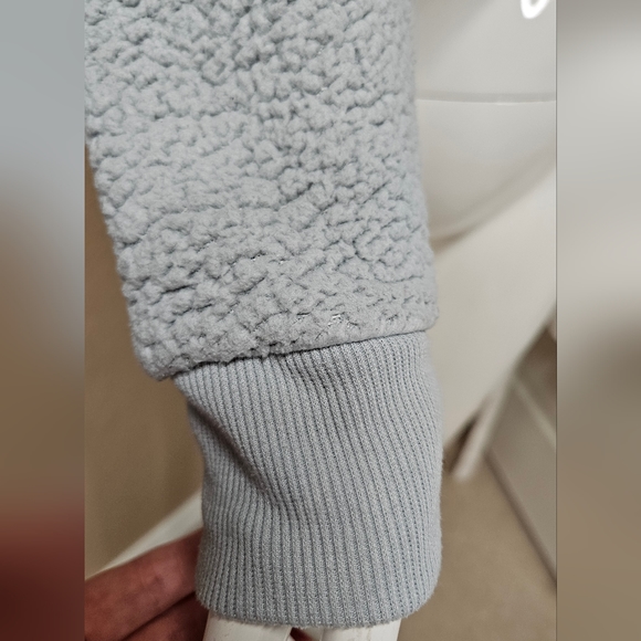 Gilly Hicks Cropped Pullover Hoodie - Picture 6 of 7